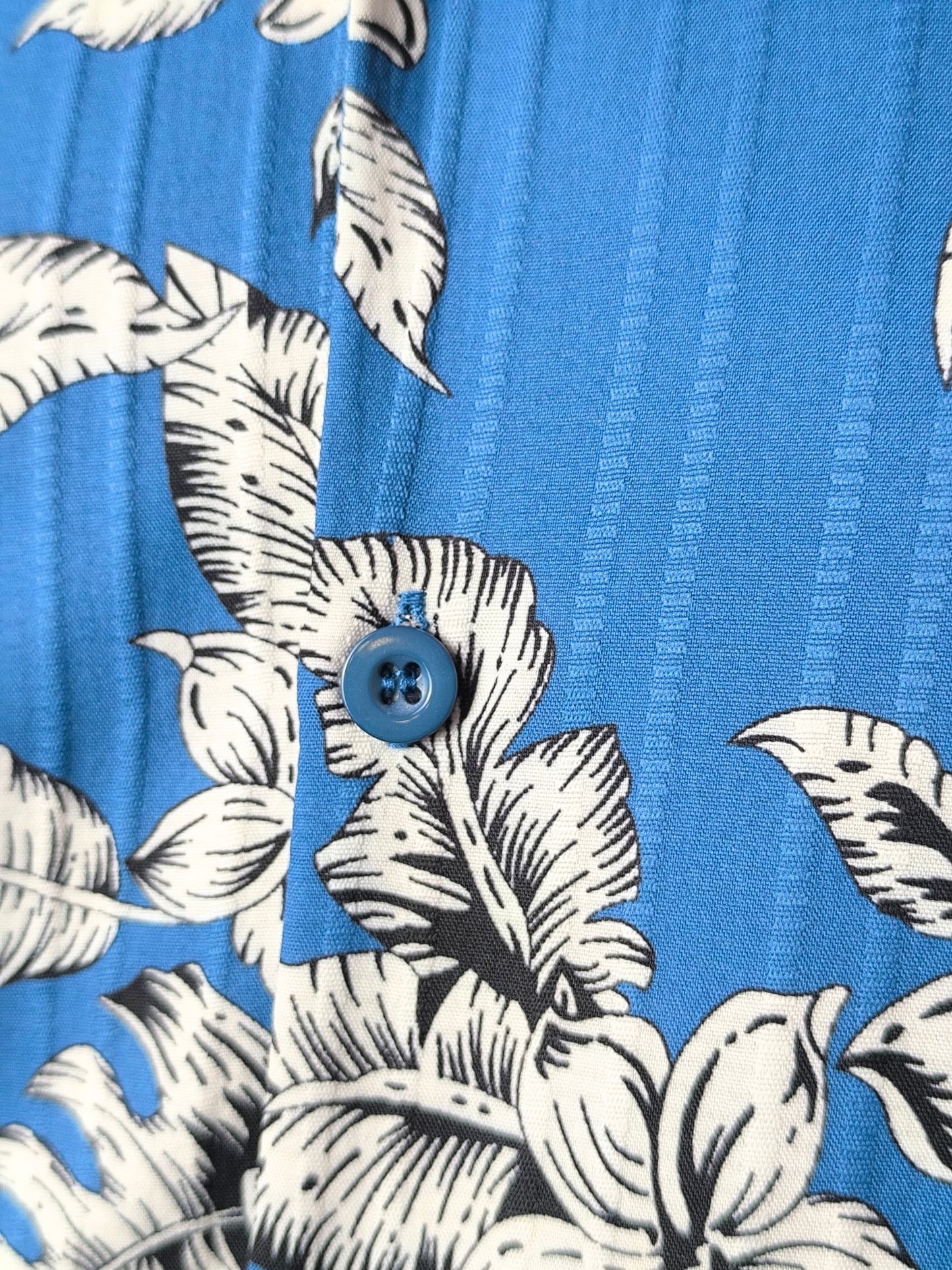 Blue Tropical Button-Up Hawaiian Shirt – Bold Retro Vibes