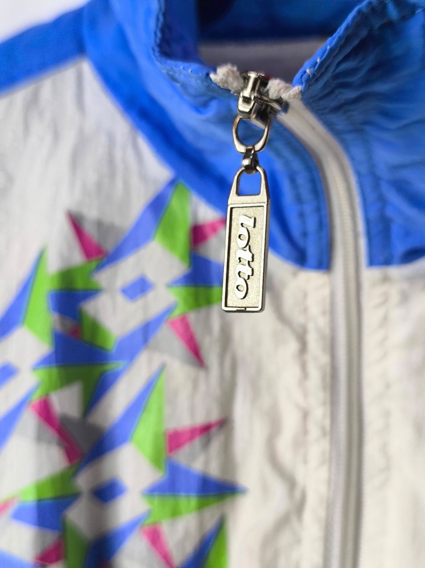Lotto Windbreaker Jacket – Rare 90s Geometric Edition