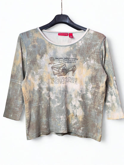 Y2K Gloria Vanderbilt Vintage Top – Retro Brushstroke Print & Ad Graphic
