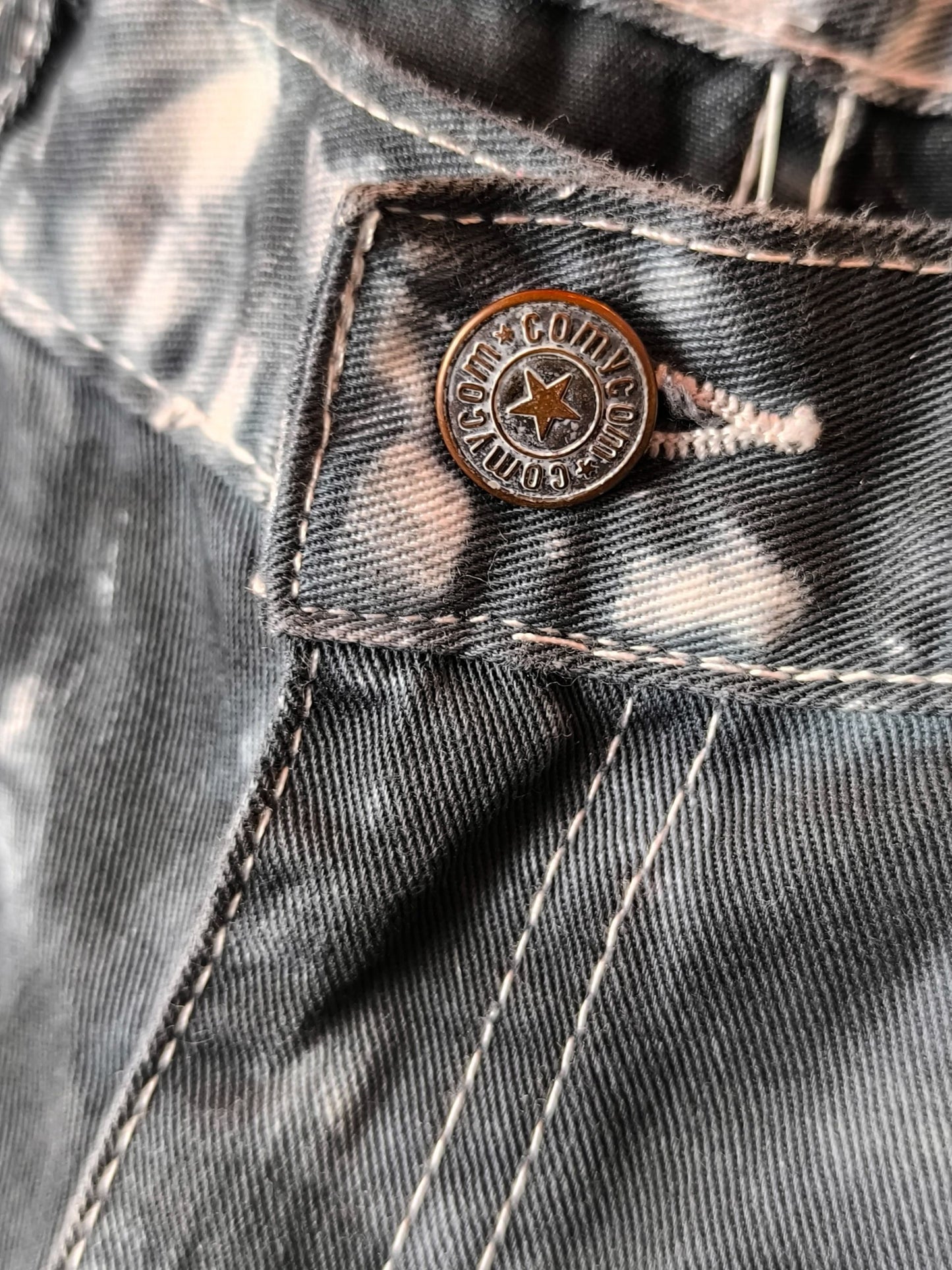 Y2K Comycom Tie-Dye Flare Jeans – Star Black & White