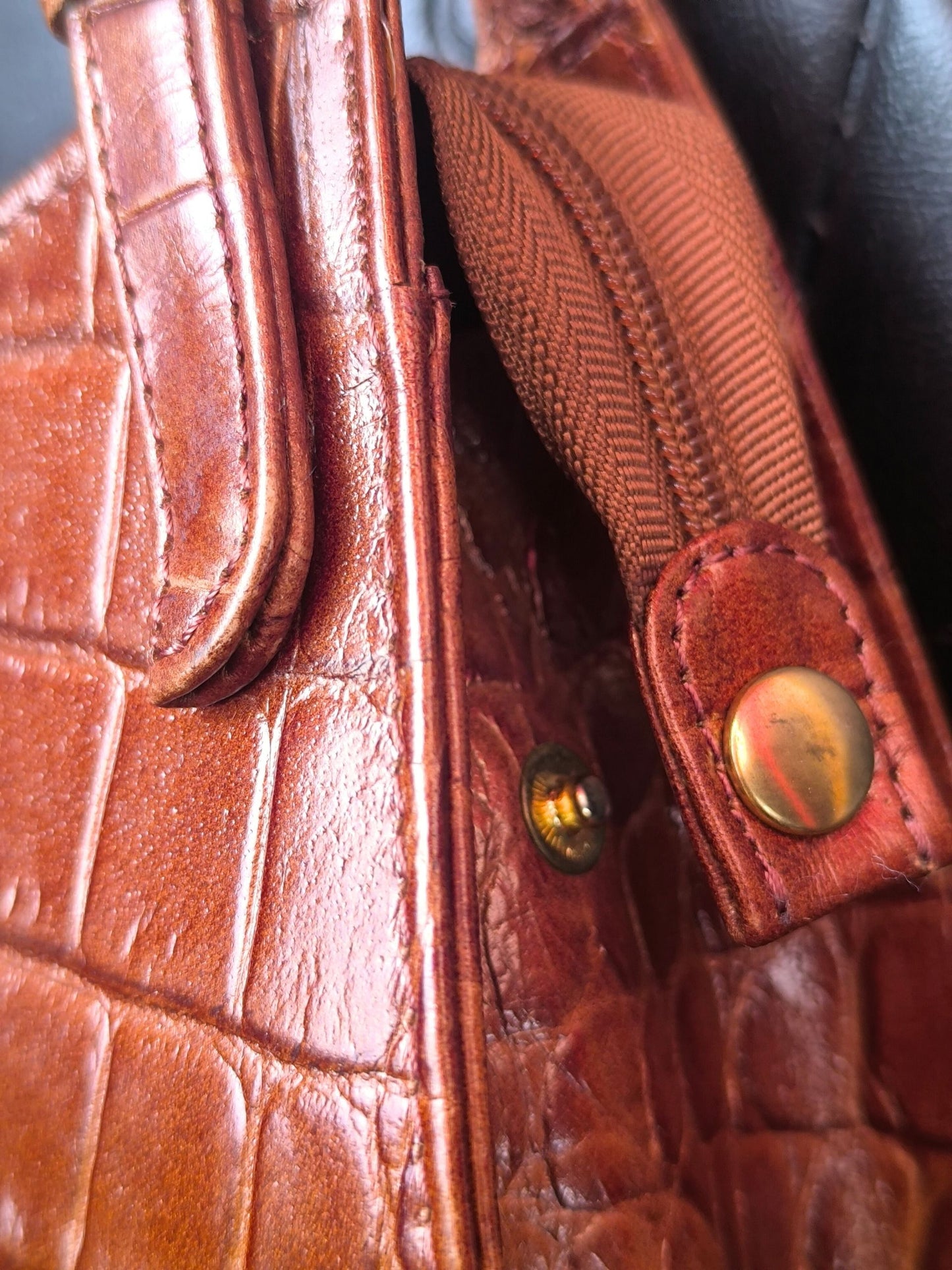 Vintage Croc-Effect Shoulder Bag – Late 1990s / Early 2000s