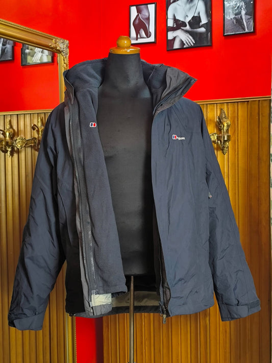Mountain Berghaus AQ² 3-in-1 Reversible Waterproof Jacket (Size L – fits L/XL)