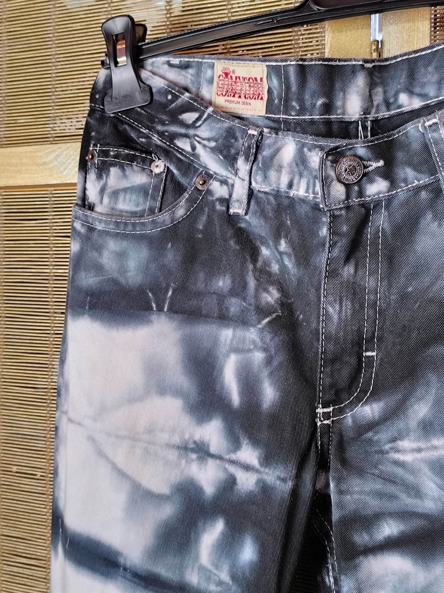 Y2K Comycom Tie-Dye Flare Jeans – Star Black & White