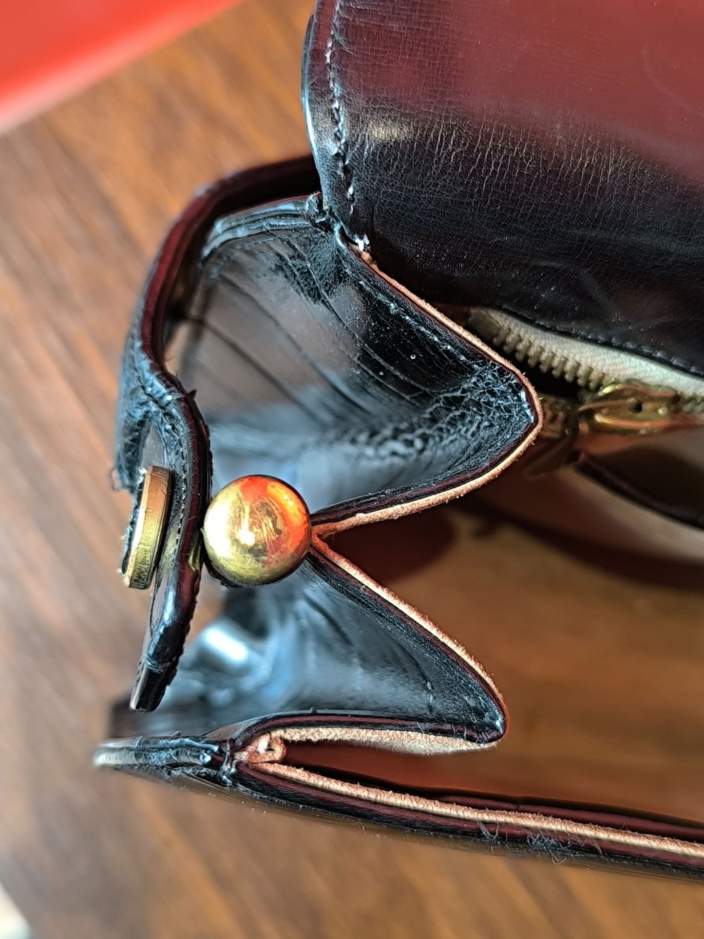 Vintage Comtesse Modell Black Croc-Embossed Leather Handbag | 1950s–60s