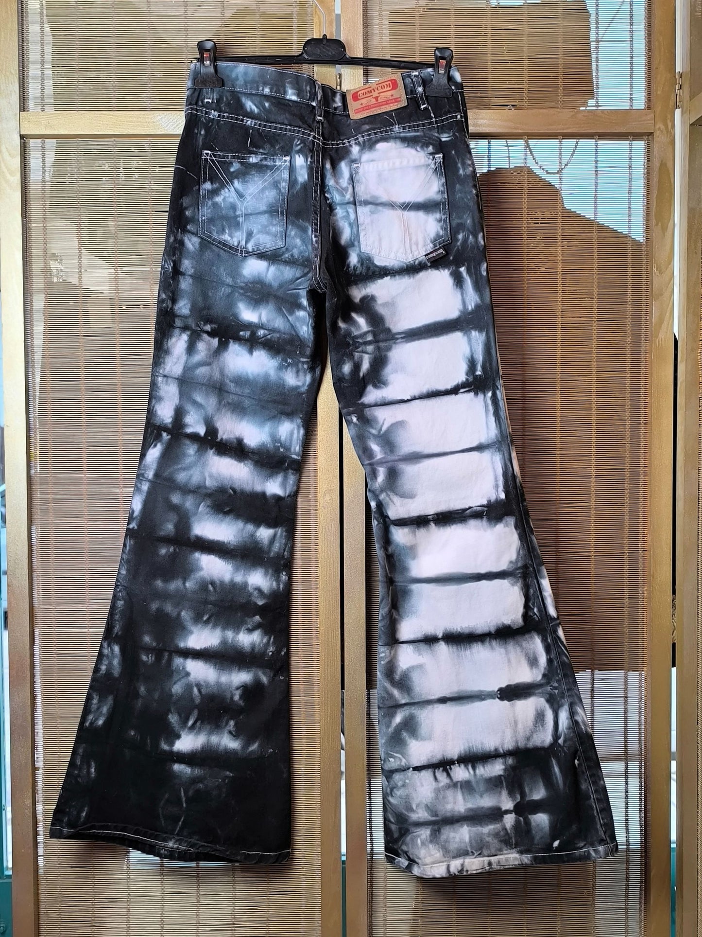 Y2K Comycom Tie-Dye Flare Jeans – Star Black & White
