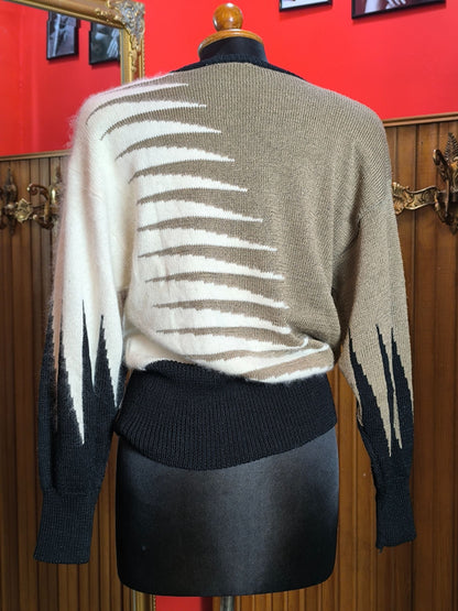 Vintage Rolofs Linea Donna Sweater with Embroidered Floral Motif – 1980s