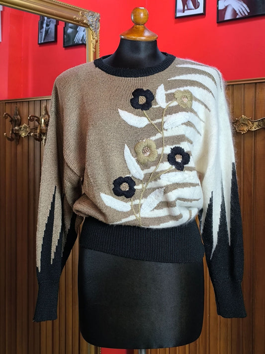 Vintage Rolofs Linea Donna Sweater with Embroidered Floral Motif – 1980s