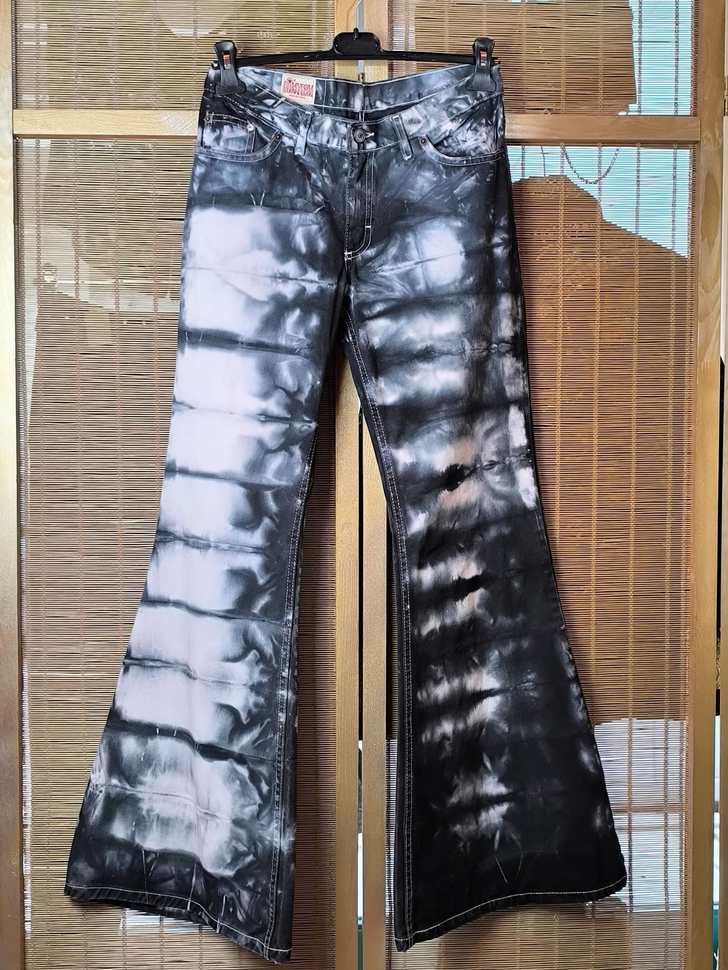 Y2K Comycom Tie-Dye Flare Jeans – Star Black & White