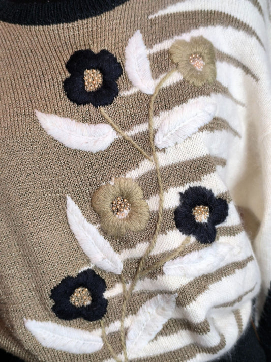 Vintage Rolofs Linea Donna Sweater with Embroidered Floral Motif – 1980s