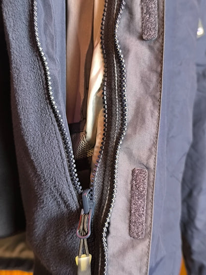 Mountain Berghaus AQ² 3-in-1 Reversible Waterproof Jacket (Size L – fits L/XL)